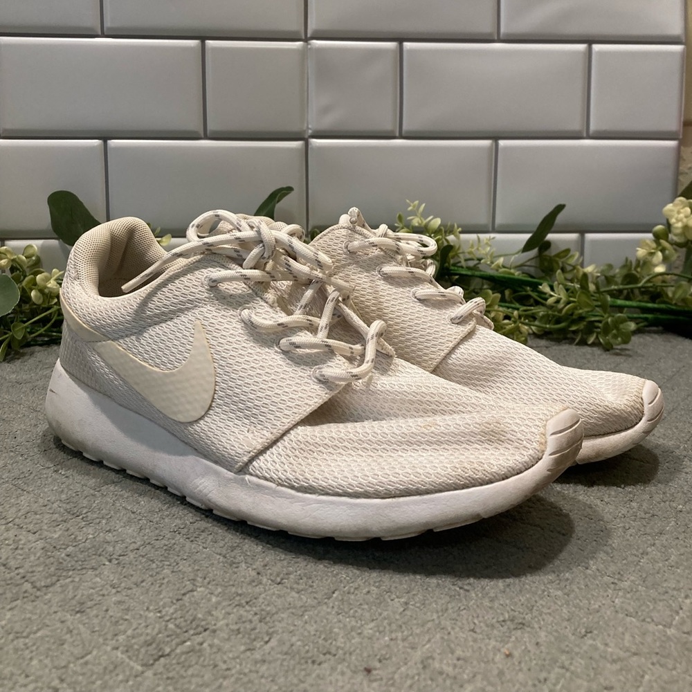 Nike Roushe One Running Shoes Size 7 Women’s